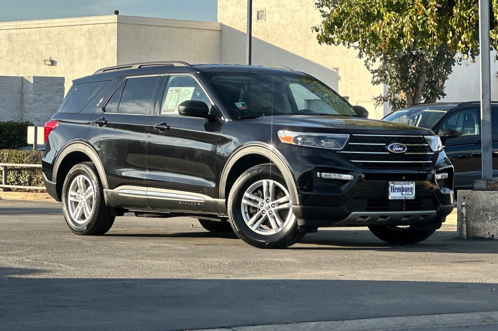Used 2024 Ford Explorer XLT w/ Equipment Group 202A image 2