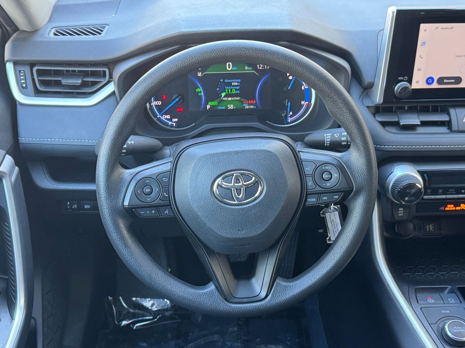 Used 2025 Toyota RAV4 LE AWD/4WD image 27