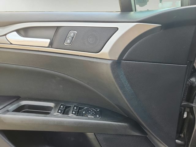 Used 2019 Ford Fusion SE FWD image 17