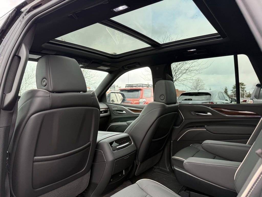 Used 2023 Cadillac Escalade Premium Luxury w/ Performance Package image 16