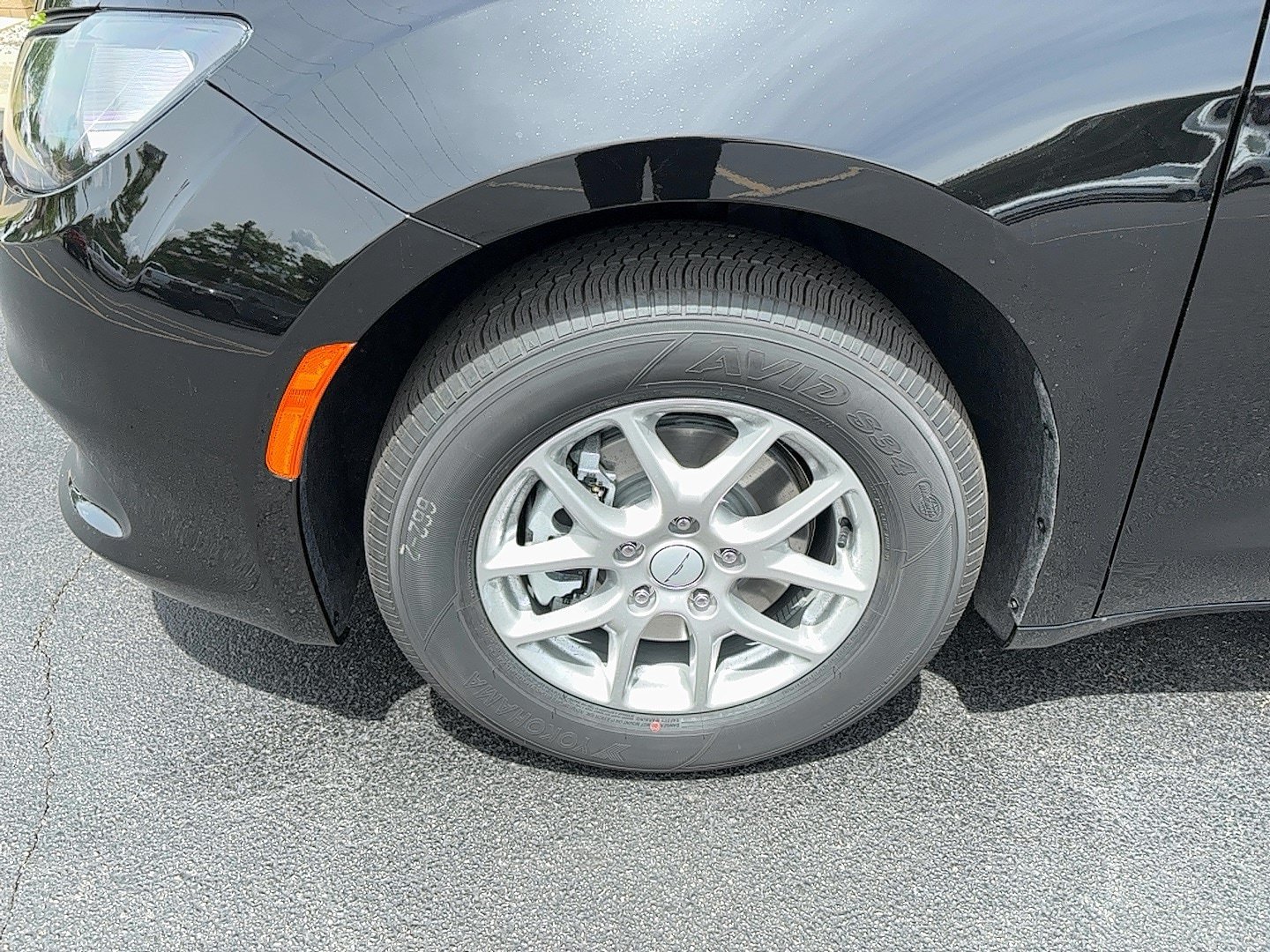 New 2027 Chrysler Pacifica LX FWD image 2