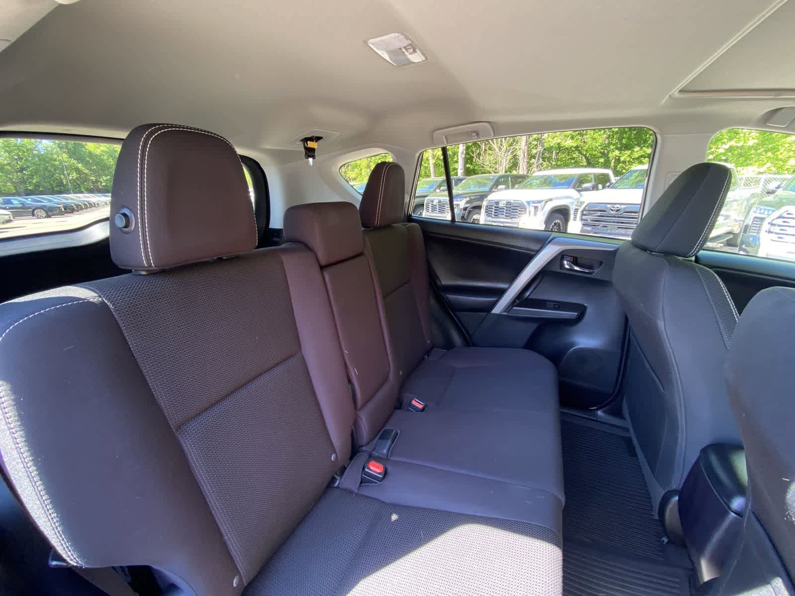 Used 2018 Toyota RAV4 XLE w/ Plus Extra Value Package AWD/4WD image 27