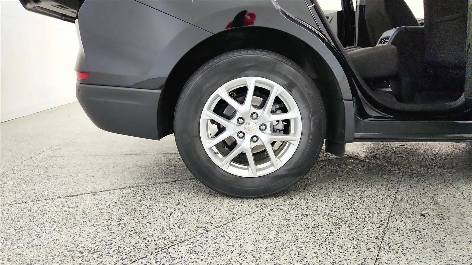 Used 2023 Chevrolet Equinox LT FWD image 13
