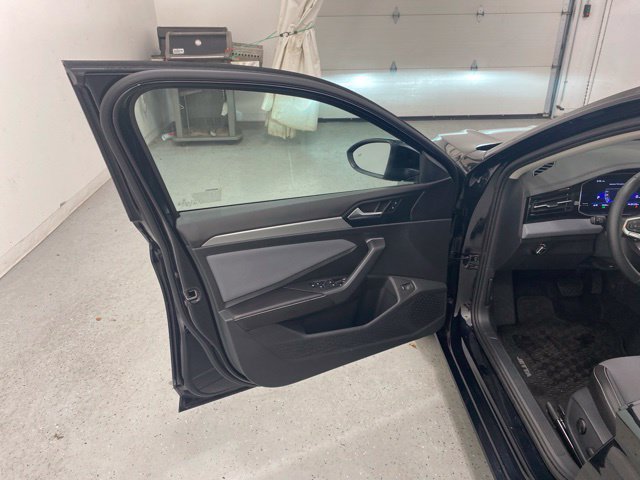 Used 2026 Volkswagen Jetta SE FWD image 22