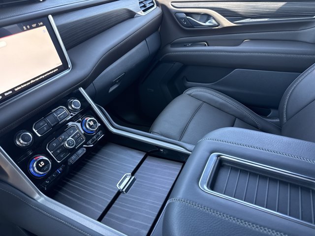 Used 2023 GMC Yukon Denali AWD/4WD image 31