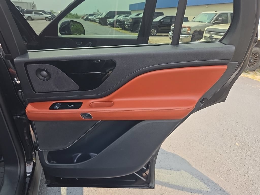 Used 2025 Lincoln Aviator Reserve AWD/4WD image 16