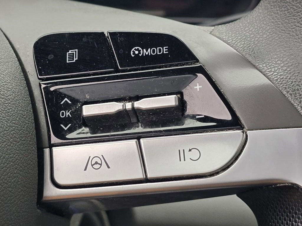 Used 2021 Hyundai Elantra SE image 23