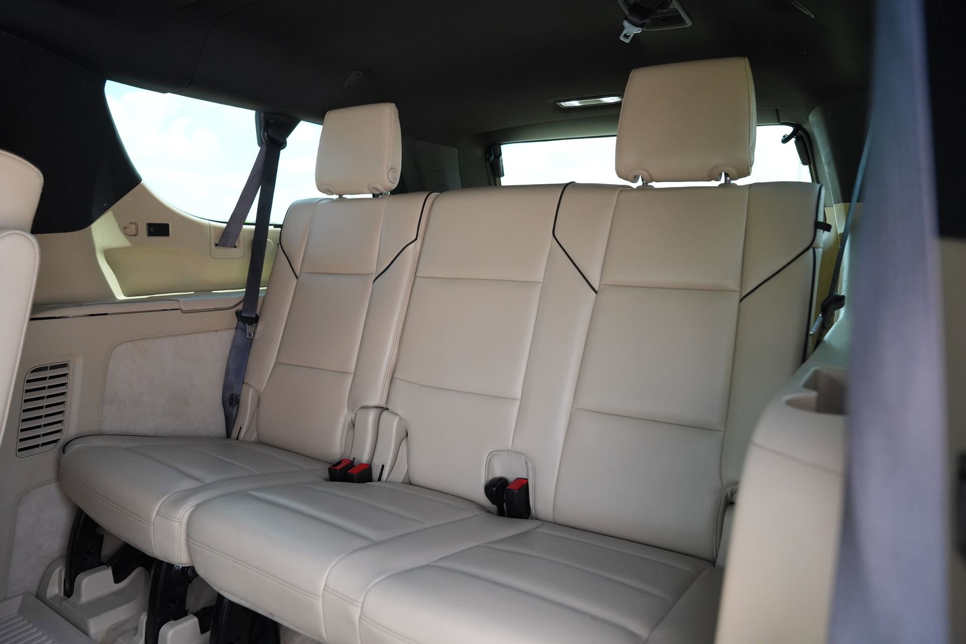 Used 2021 Cadillac Escalade ESV Premium Luxury AWD/4WD image 19