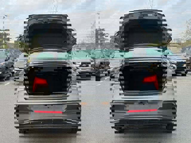 Used 2024 Hyundai Elantra SEL image 14