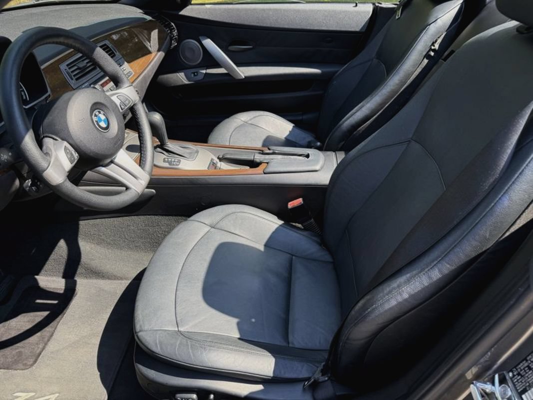 Used 2004 BMW Z4 2.5i RWD image 17