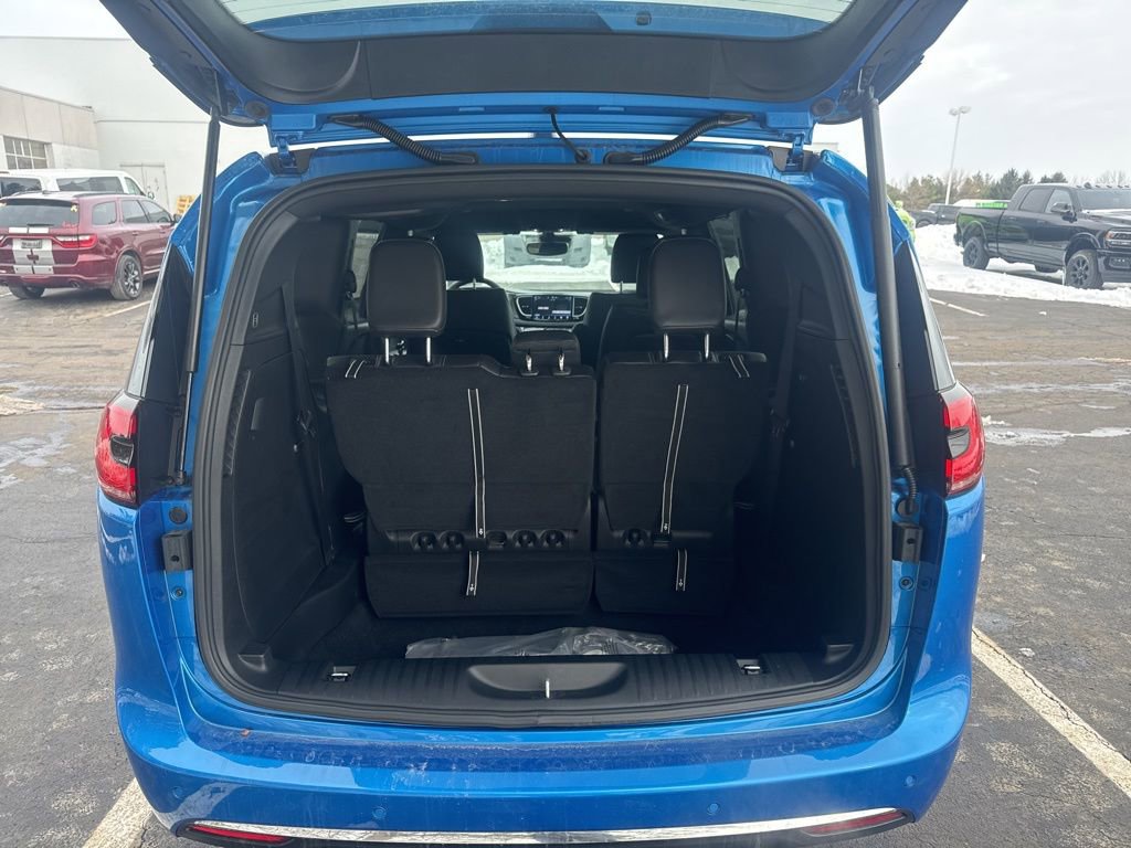 New 2026 Chrysler Pacifica Select image 48