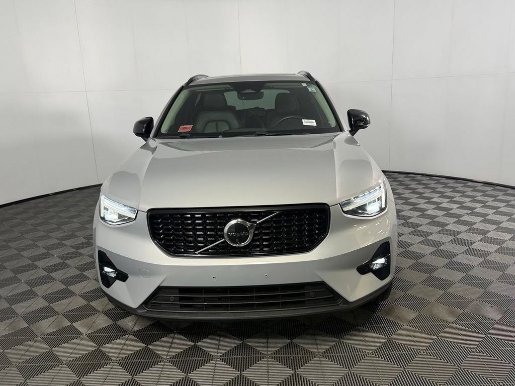 Used 2023 Volvo XC40 B5 Plus w/ Climate Package AWD/4WD image 4