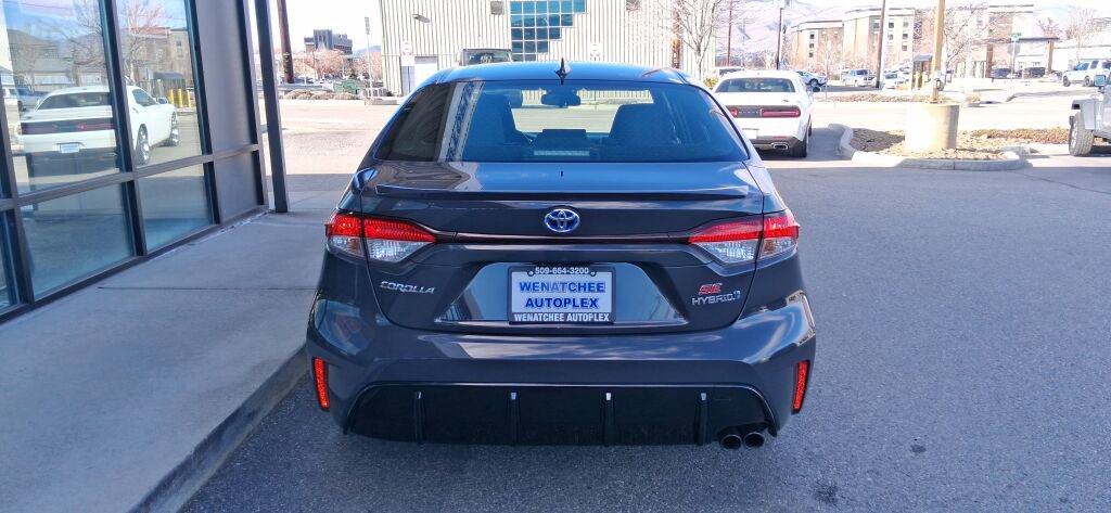 Used 2024 Toyota Corolla SE w/ SE Package image 6