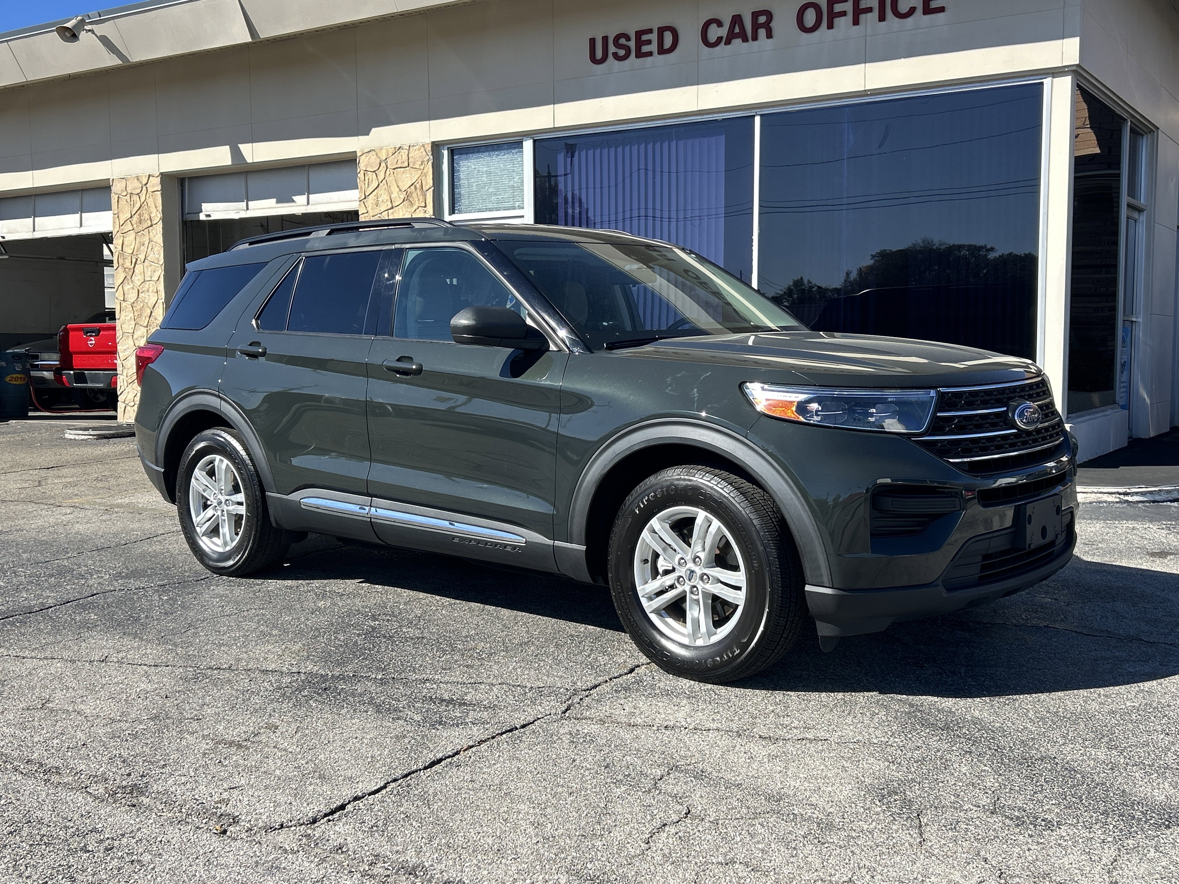 Used 2022 Ford Explorer XLT image 1