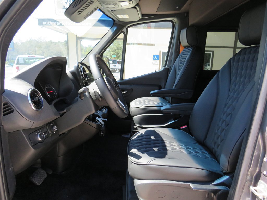 Used 2022 Mercedes-Benz Sprinter 4500 w/ Parking Package image 5