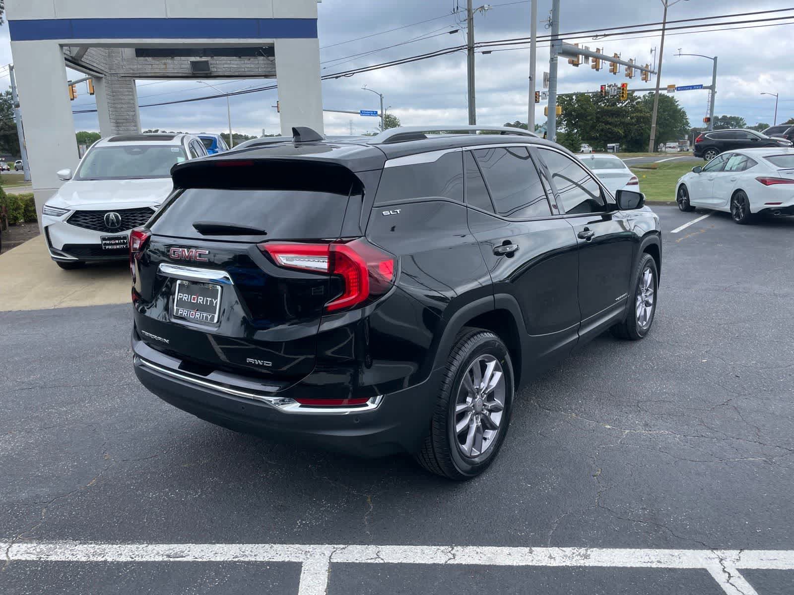 Used 2023 GMC Terrain SLT AWD/4WD image 5