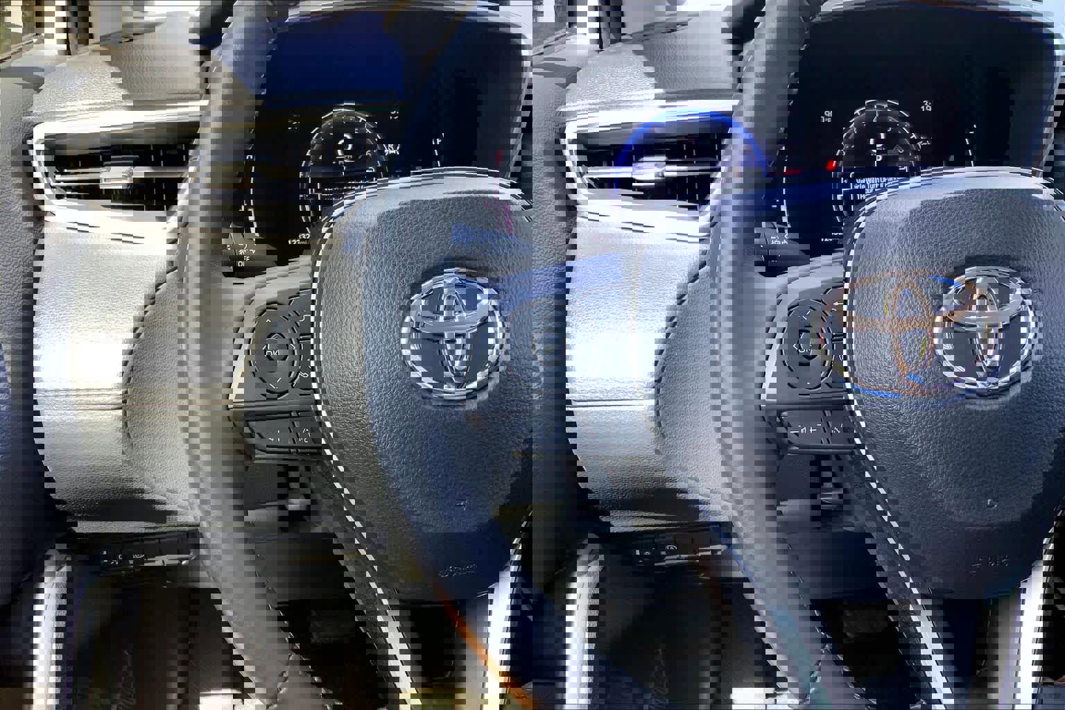 Used 2023 Toyota Corolla Cross XLE w/ Convenience Package image 24