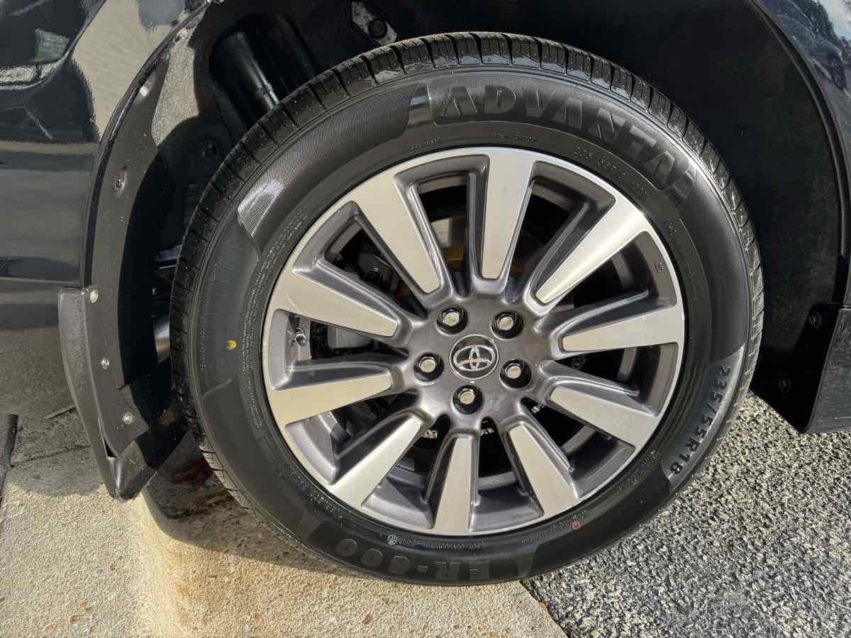 Used 2020 Toyota Sienna Limited Premium w/ Carpet Mat Package AWD/4WD image 36