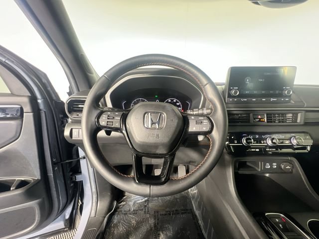 Used 2025 Honda Pilot Sport image 14