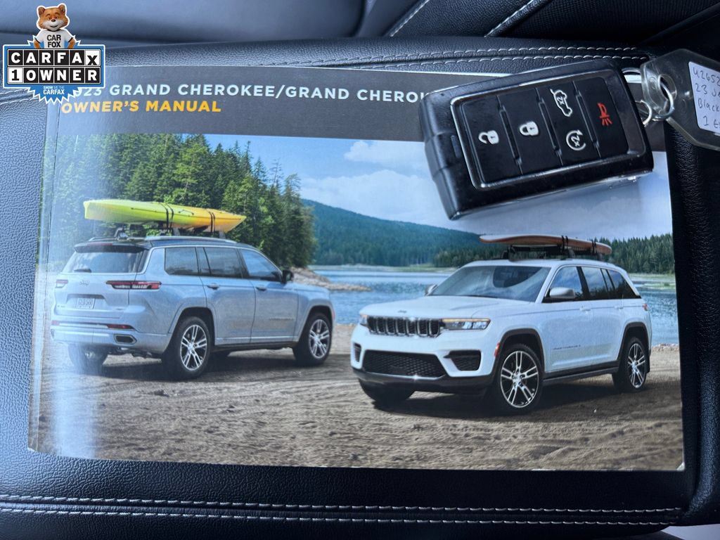 Used 2023 Jeep Grand Cherokee Limited w/ Black Appearance Package AWD/4WD image 30