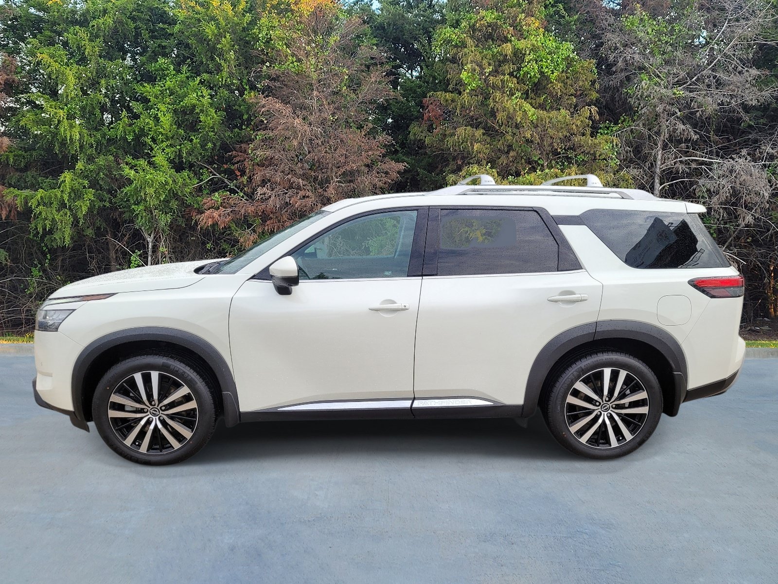 Used 2024 Nissan Pathfinder Platinum FWD image 22