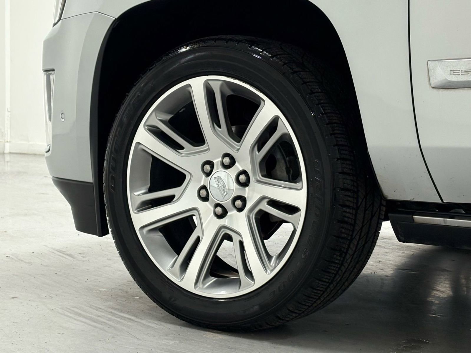 Used 2018 Cadillac Escalade Premium Luxury RWD image 37