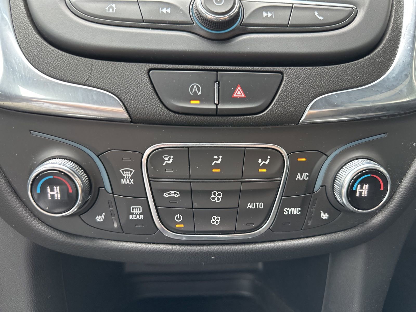 Used 2022 Chevrolet Equinox LT AWD/4WD image 24