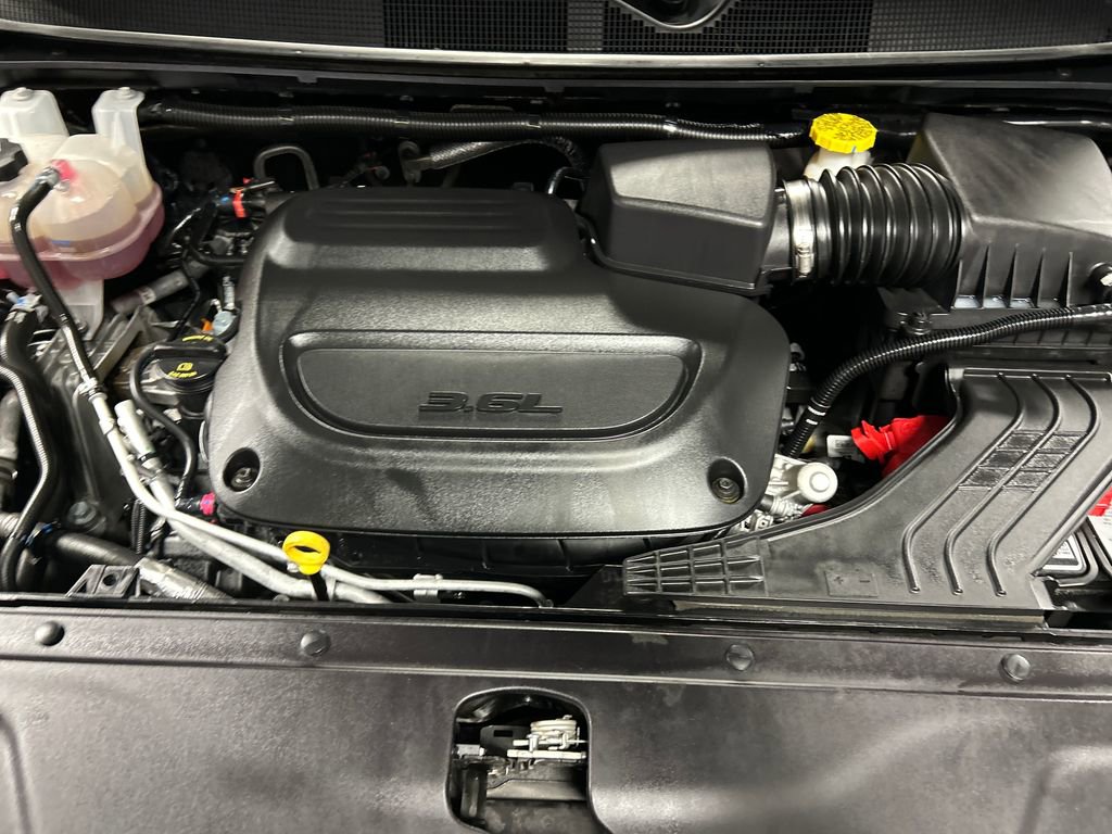 Used 2024 Chrysler Pacifica Touring-L FWD image 27