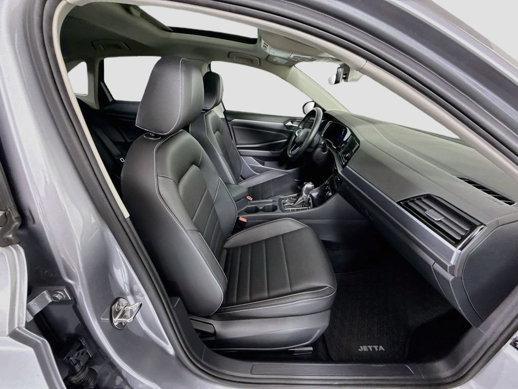Used 2024 Volkswagen Jetta SE w/ Panoramic Sunroof Package FWD image 20