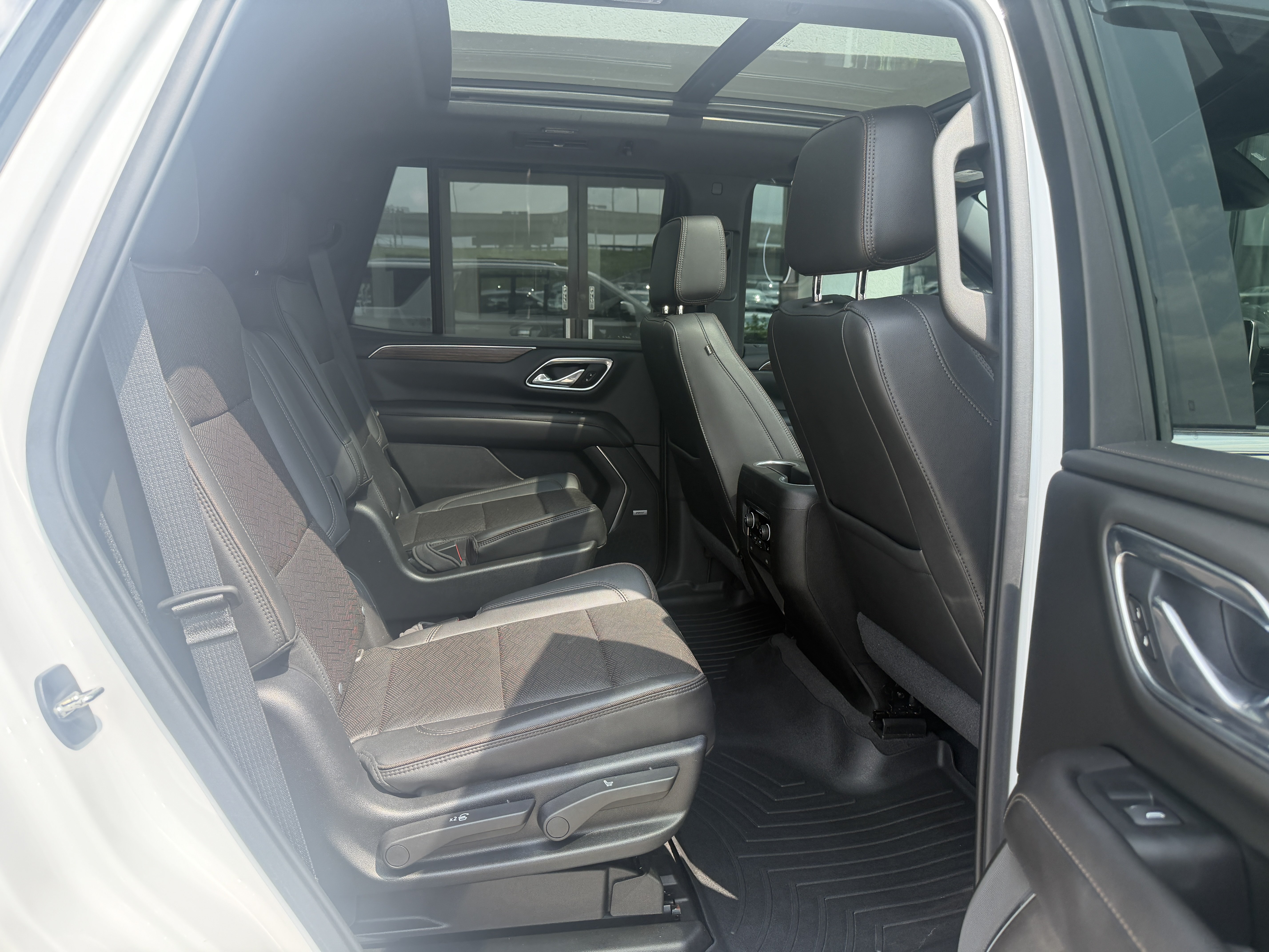 Used 2021 Chevrolet Tahoe High Country w/ Premium Package AWD/4WD image 28