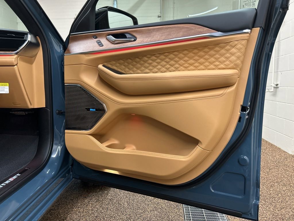 New 2026 Jeep Grand Cherokee Summit w/ Adv Protech Group IV image 16