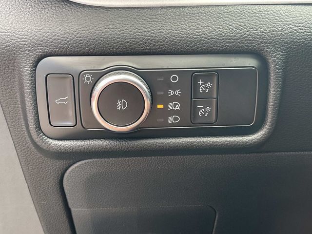 Used 2024 Ford Explorer XLT w/ Equipment Group 202A AWD/4WD image 43