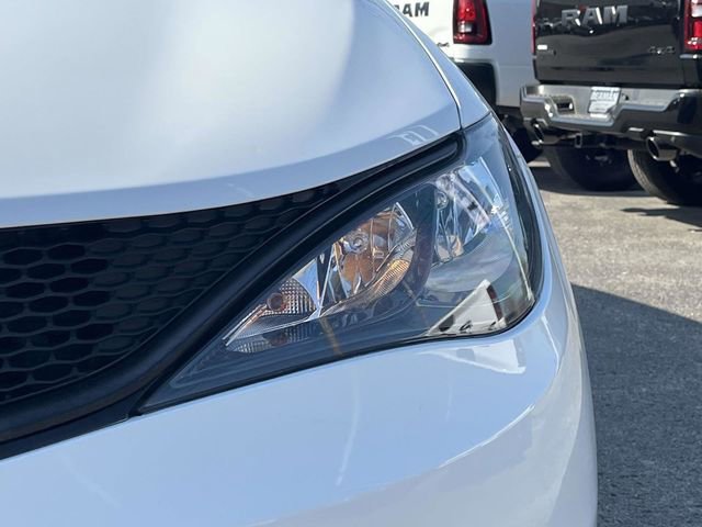 Used 2023 Chrysler Voyager LX FWD image 9