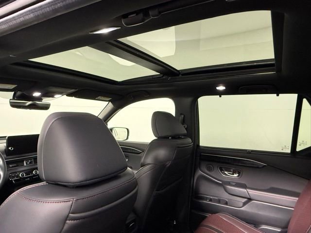 Used 2025 Honda Pilot Black Edition image 40