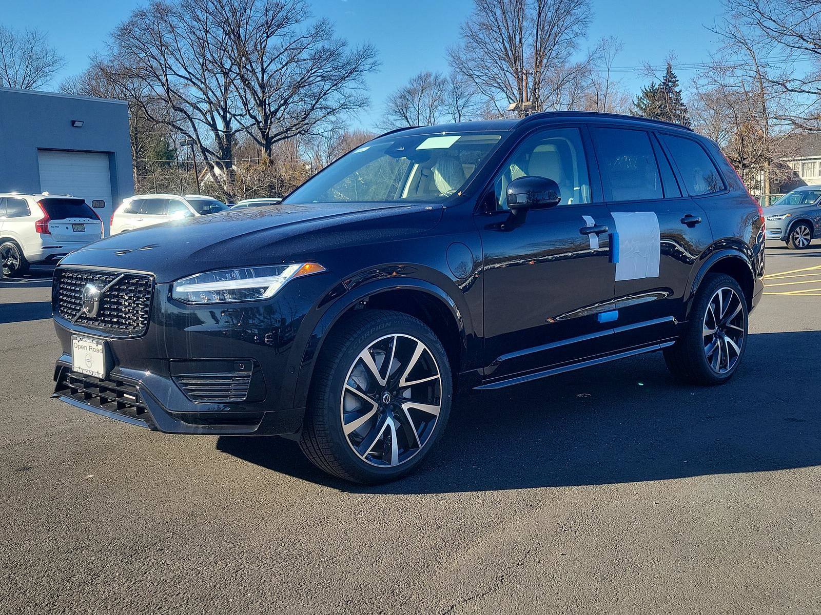 New 2023 Volvo XC60 B5 Plus AWD/4WD image 3