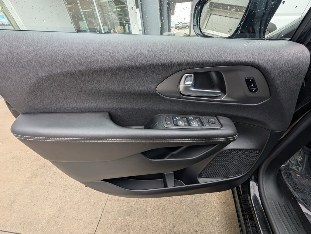 New 2026 Chrysler Pacifica Select w/ S Appearance Package FWD image 41