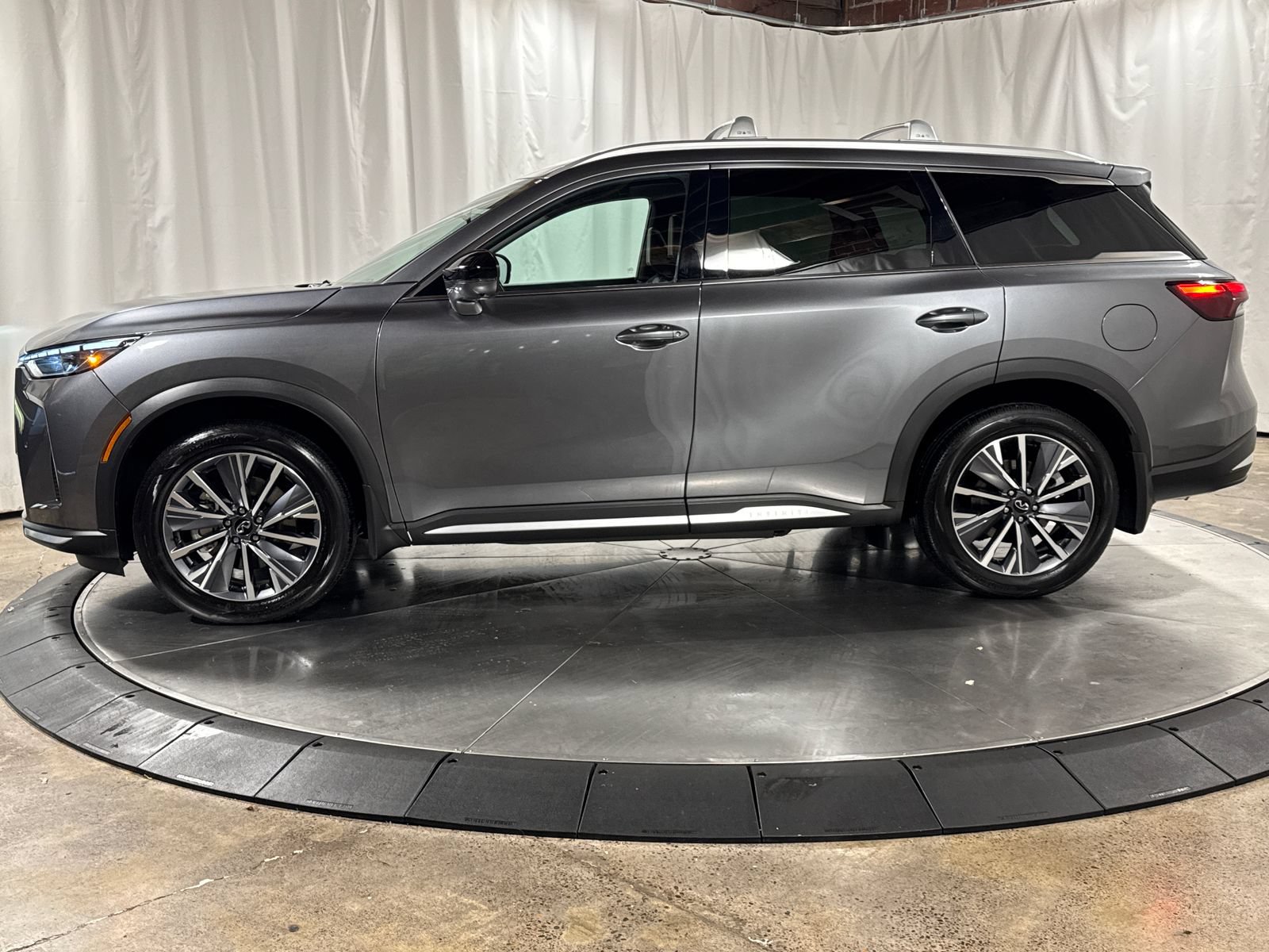 Certified 2026 INFINITI QX60 Luxe w/ Family Package AWD/4WD image 8