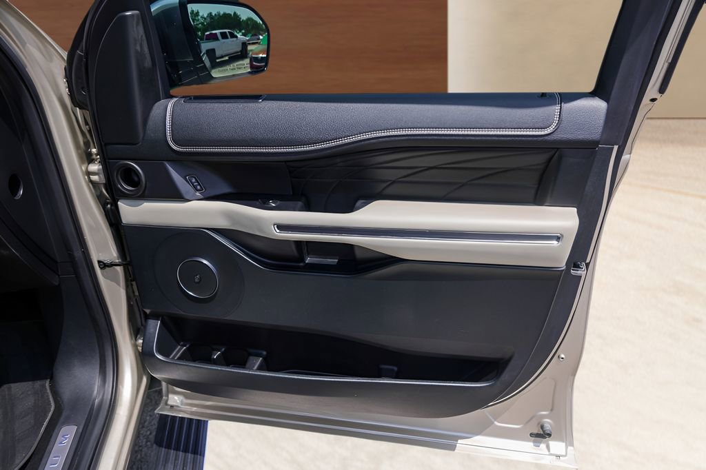 Used 2018 Ford Expedition Platinum RWD image 29