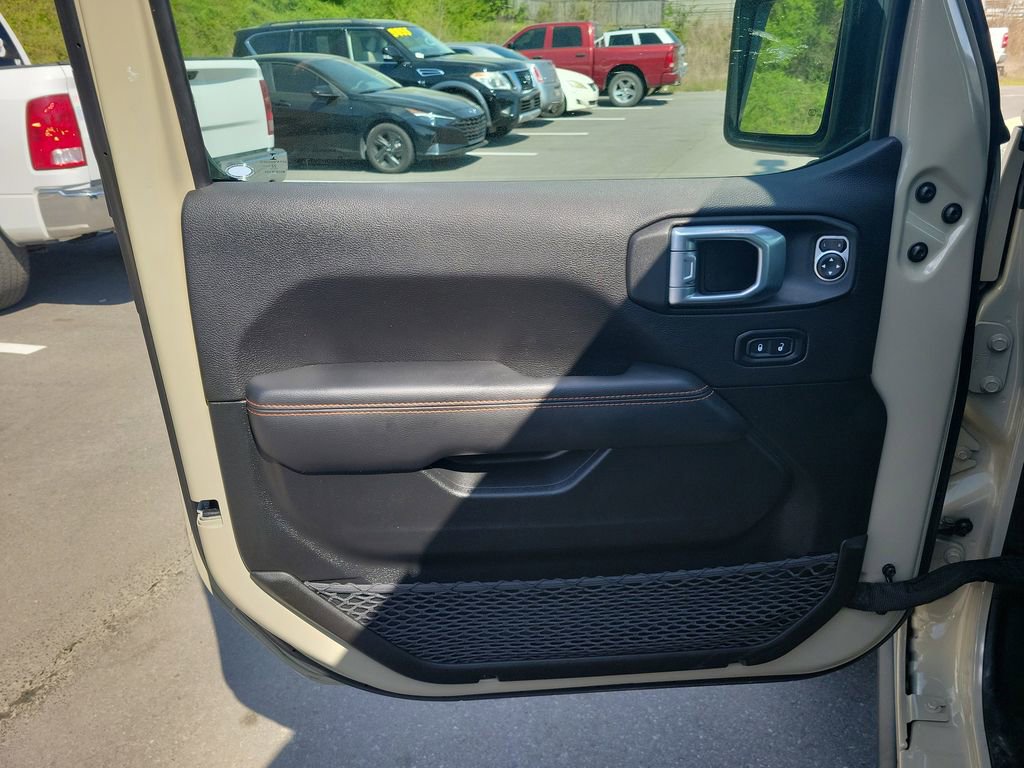 Used 2022 Jeep Gladiator Mojave w/ Cold Weather Group image 30