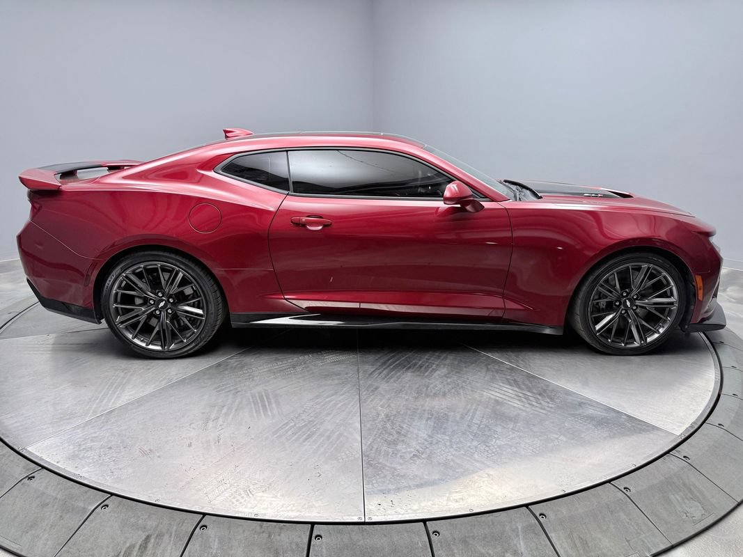 Used 2018 Chevrolet Camaro ZL1 RWD image 4