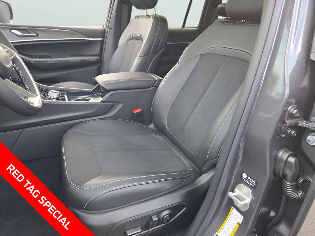 New 2026 Jeep Grand Cherokee Altitude AWD/4WD image 28