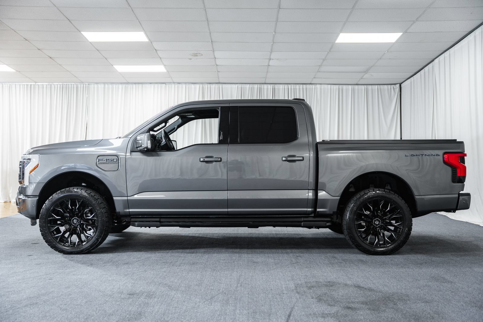 Used 2023 Ford F150 Lightning Lariat w/ Equipment Group 511A High AWD/4WD image 5