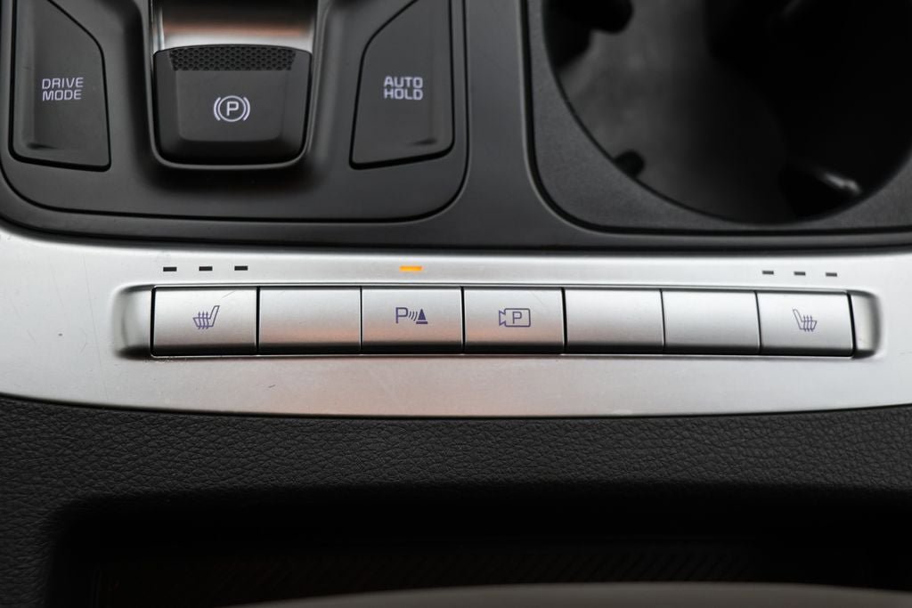 Used 2025 Kia Carnival FWD image 24