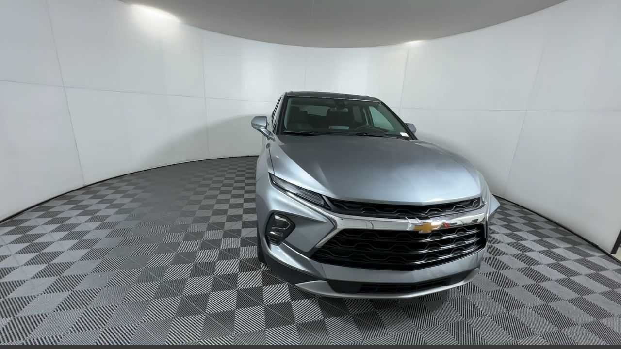 Certified 2025 Chevrolet Blazer LT AWD/4WD image 2