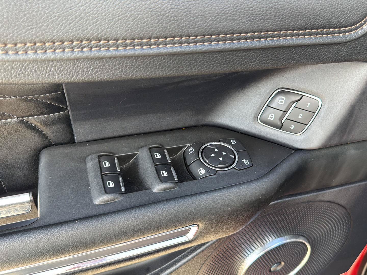 Used 2019 Ford Expedition Platinum RWD image 18