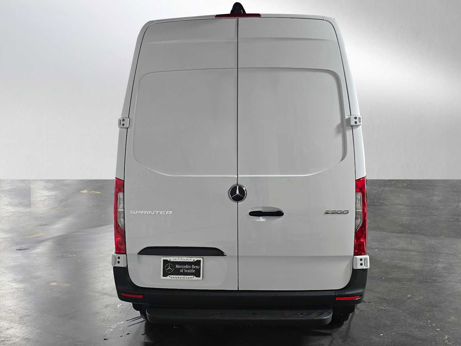 Used 2025 Mercedes-Benz Sprinter 2500 image 4