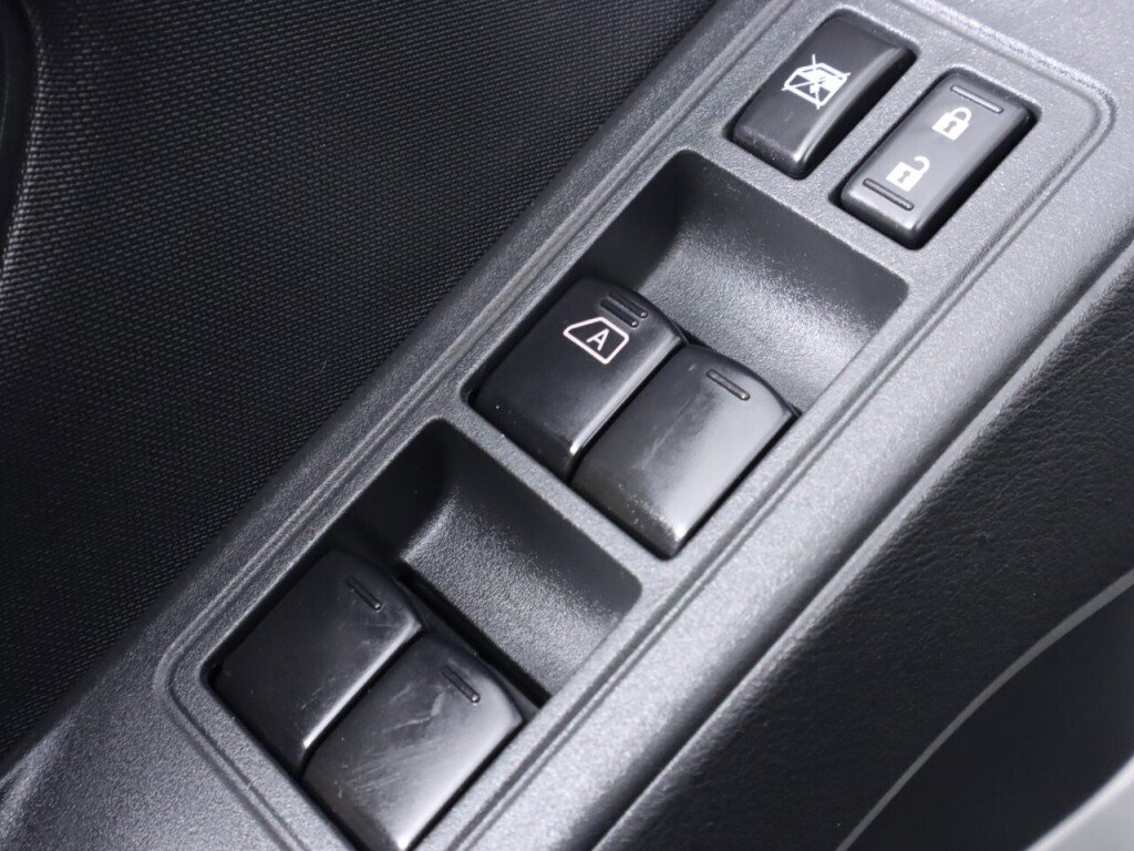 Used 2023 Nissan Frontier SV w/ SV Premium Package image 31