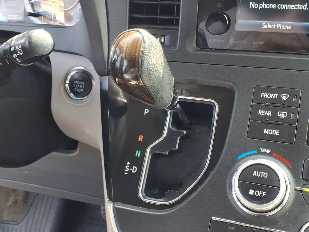 Used 2017 Toyota Sienna XLE AWD/4WD image 14