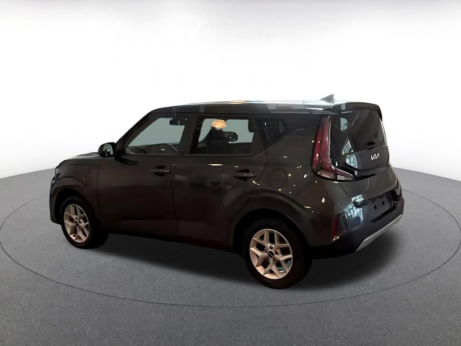 Used 2025 Kia Soul LX w/ LX Technology Package FWD image 9