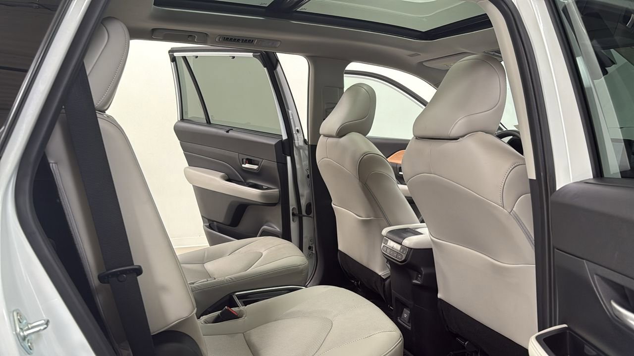 Certified 2024 Toyota Grand Highlander Platinum image 18